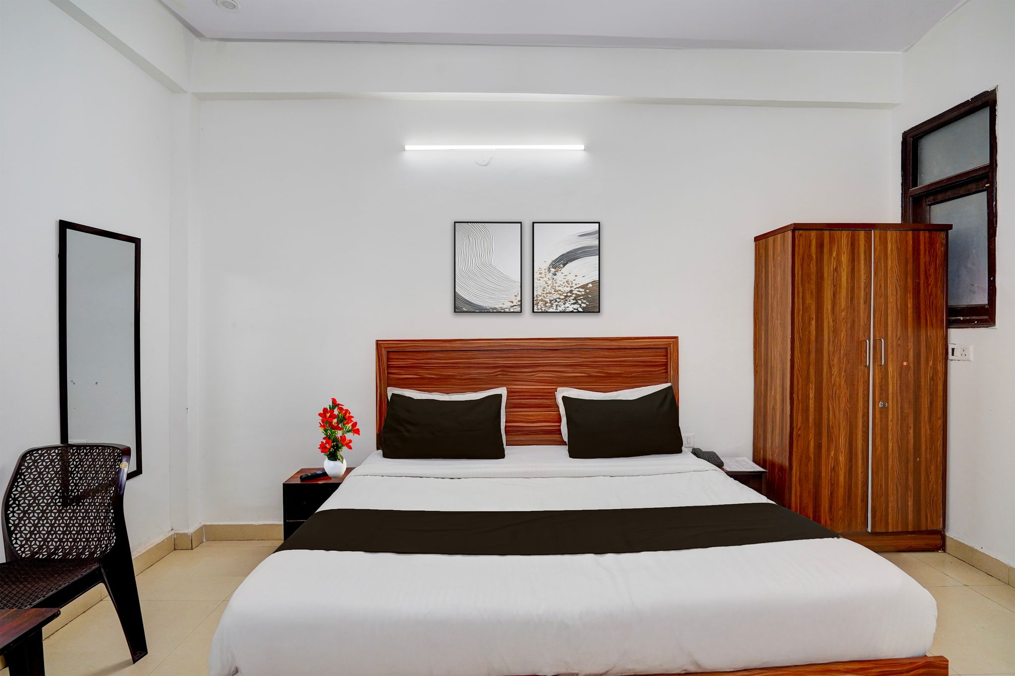 Collection O Noida Sector 52 Metro Station Formerly Hotel Metro View Classic 9