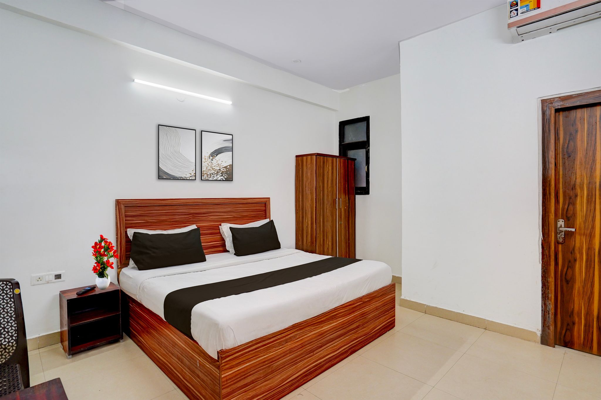 Collection O Noida Sector 52 Metro Station Formerly Hotel Metro View Classic 15