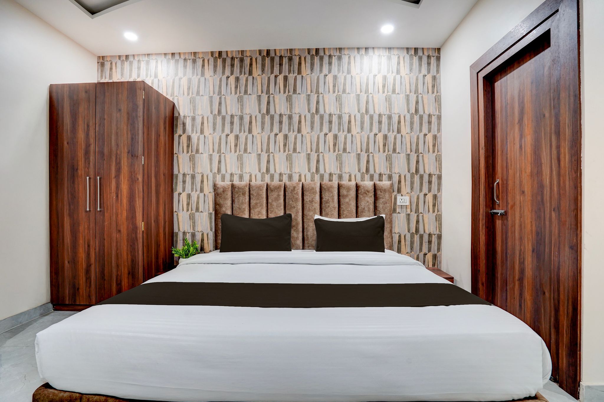 Super Hotel O Civil lines Bareilly Formerly Neelam Inn Classic 6