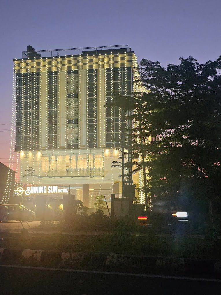 Hotel The Shining Sun