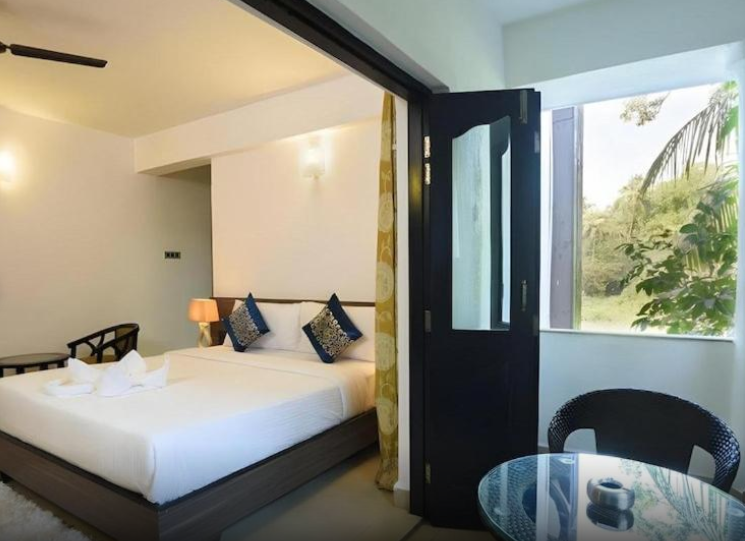 Mint By SR Hotel Deluxe Double Room 3