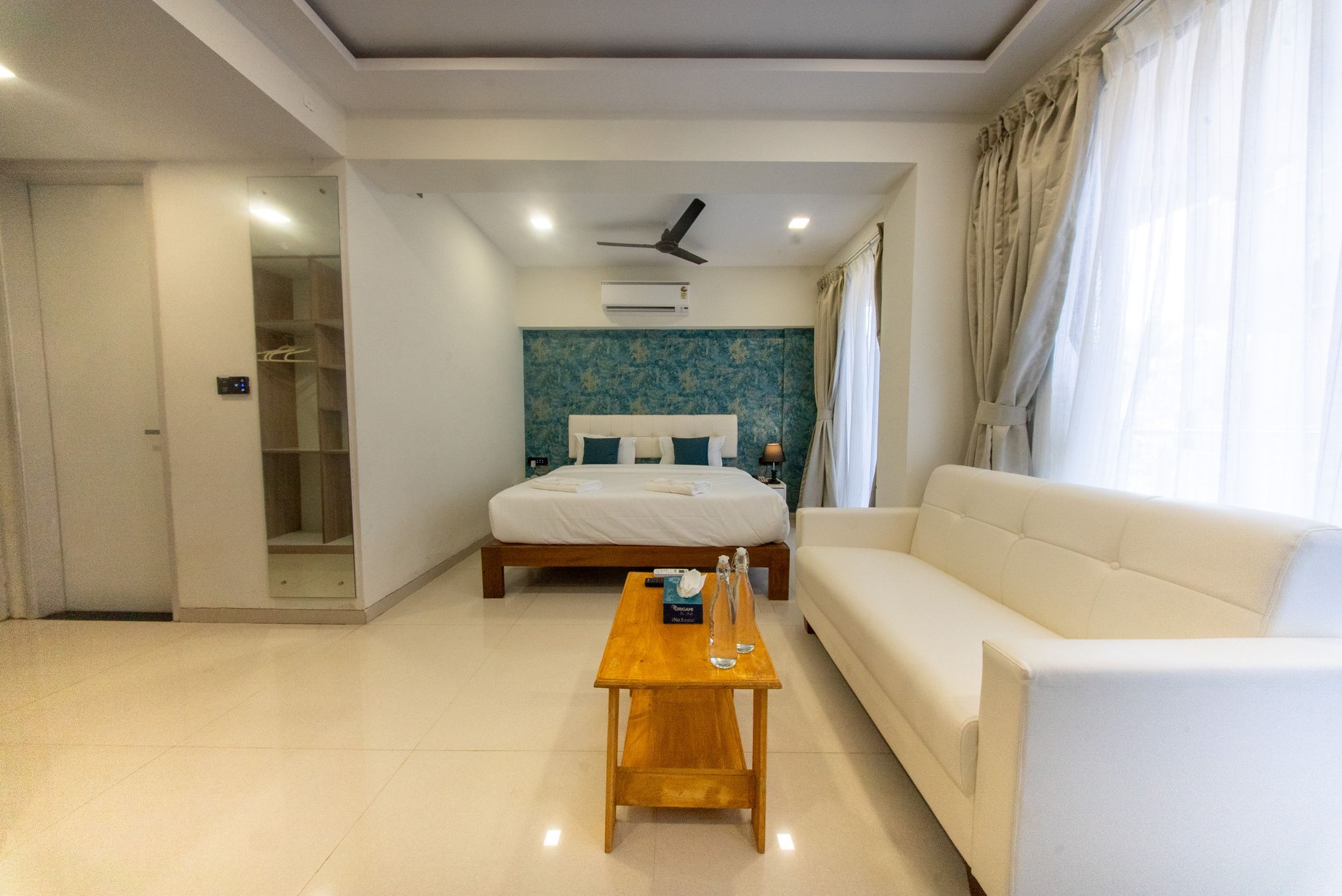 La Bela Casa Suites Candolim Suite Room with Balcony 8