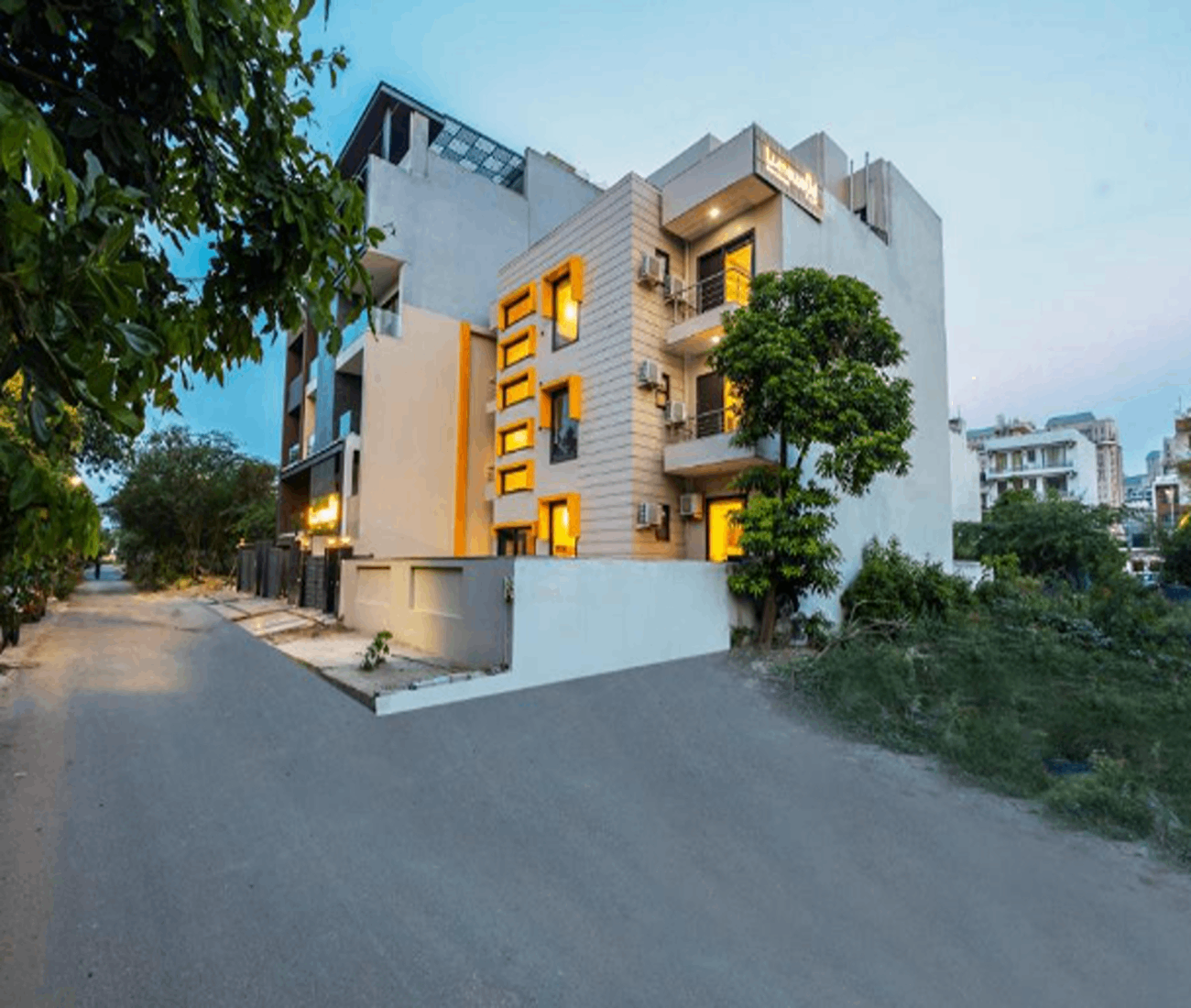 Limewood stay premier golf course road -sector 42