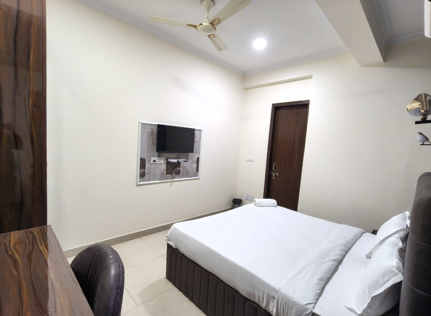 Hotel Fortune Home Residency Sector 72 Executive 2