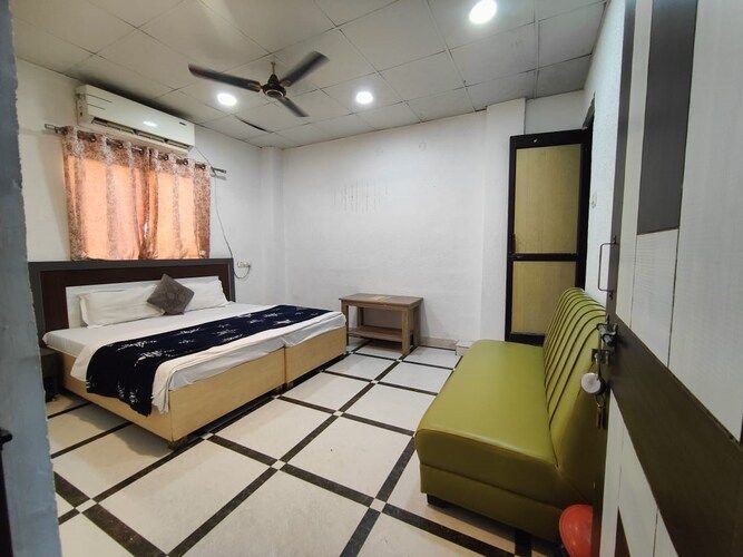 Economy Room