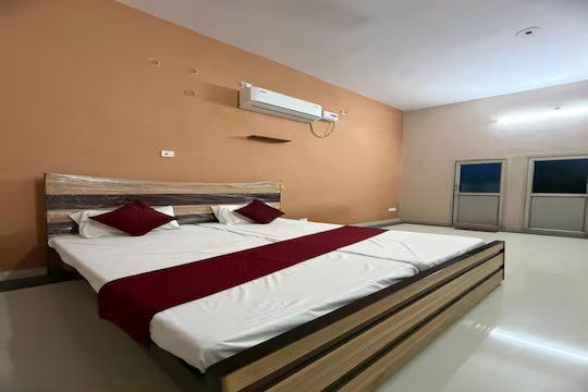  DIVINE BLESSINGS BANQUET AND HOTEL Double Bedroom with free wifi 4