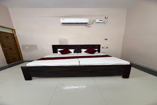  DIVINE BLESSINGS BANQUET AND HOTEL Double Bedroom with free wifi 5