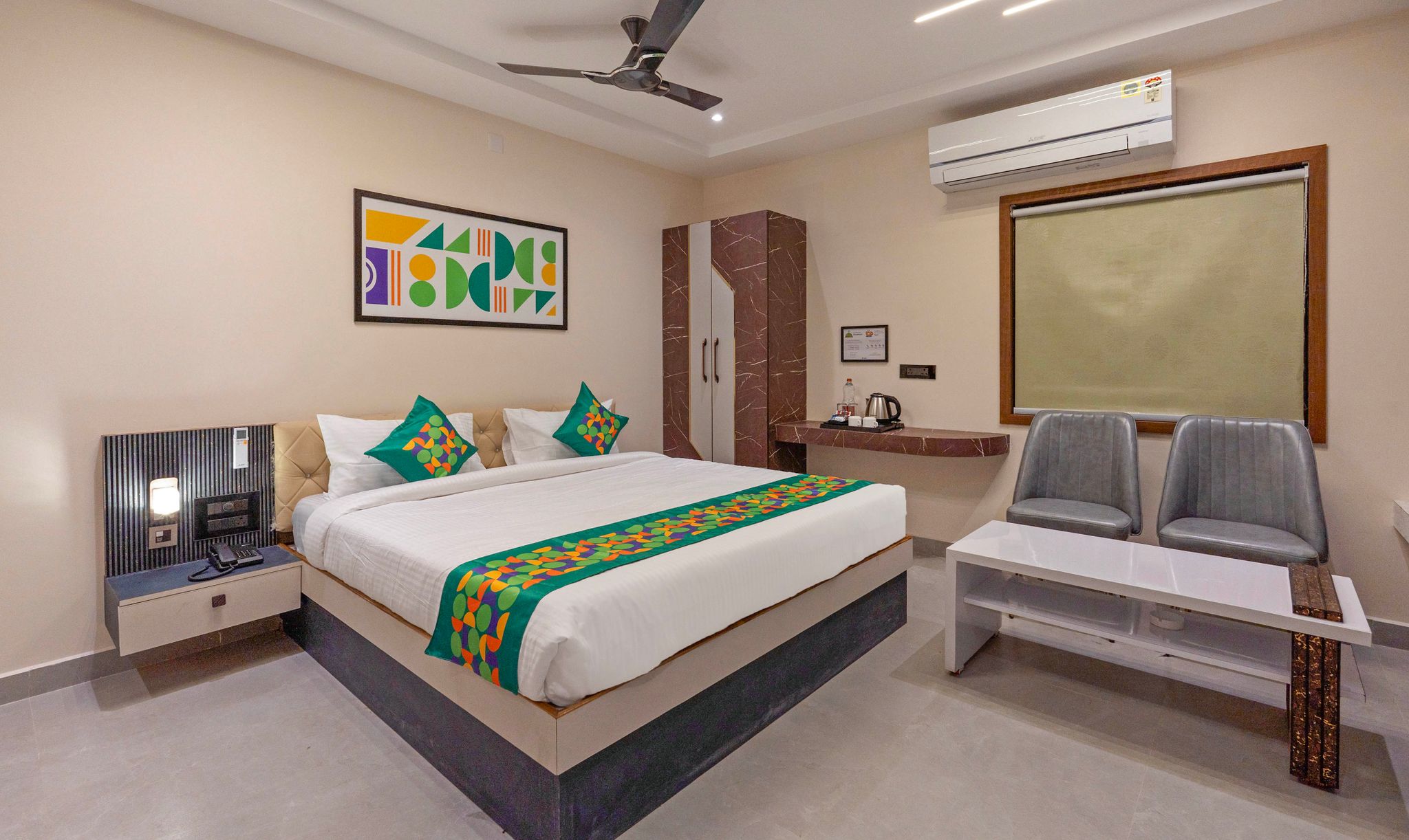 Treebo HR Grand Deluxe Room 4