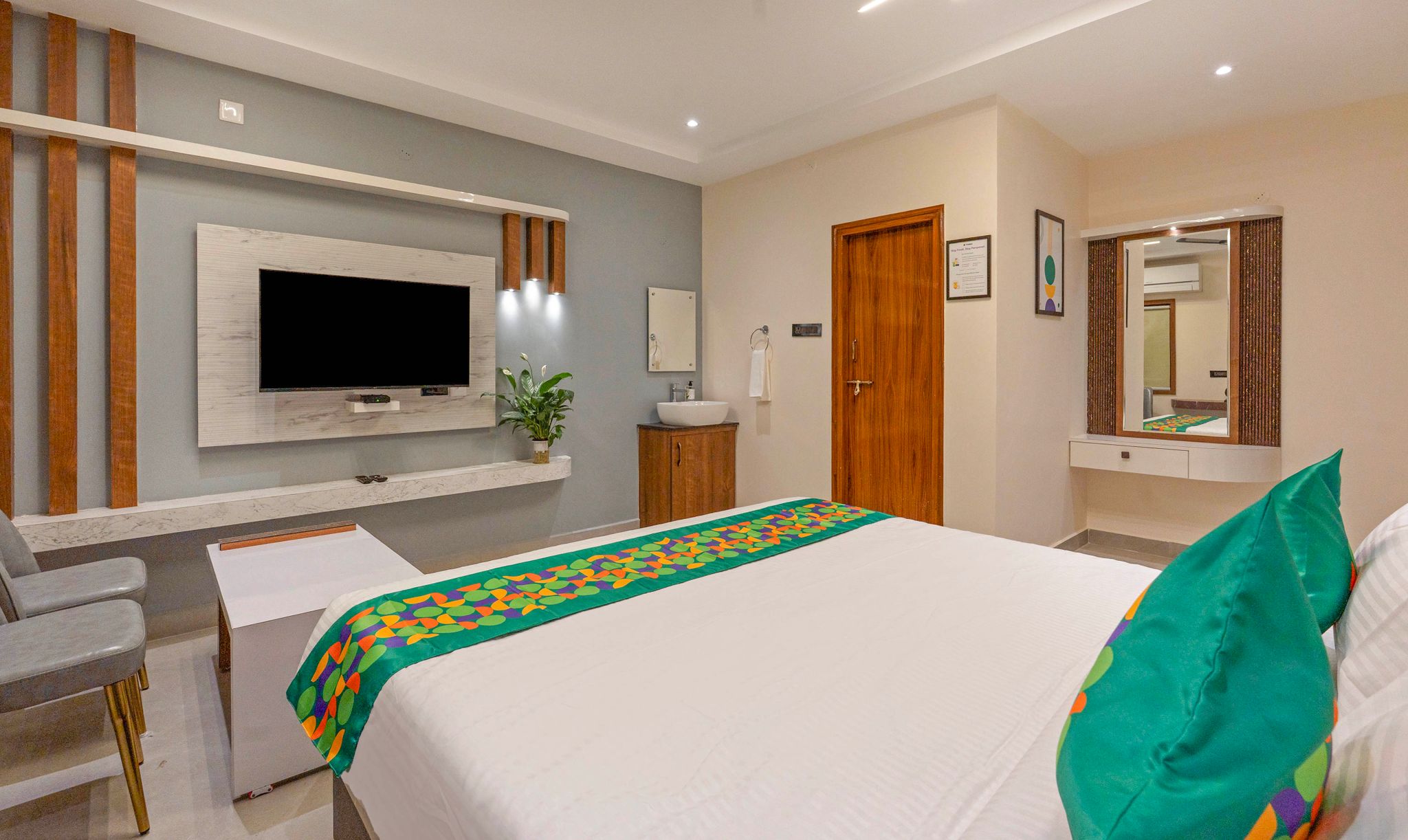 Treebo HR Grand Deluxe Room 5