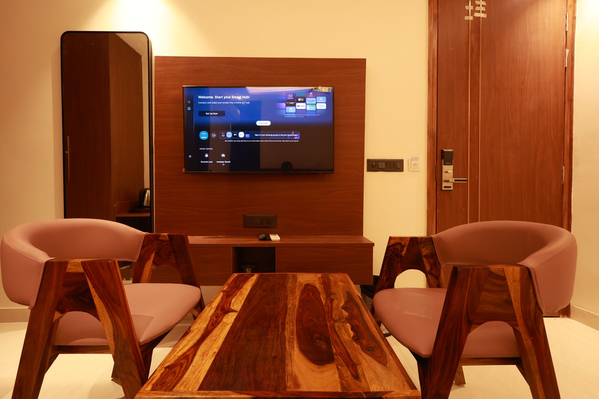 RLS Hotels Near Expo Mart Deluxe Room 6