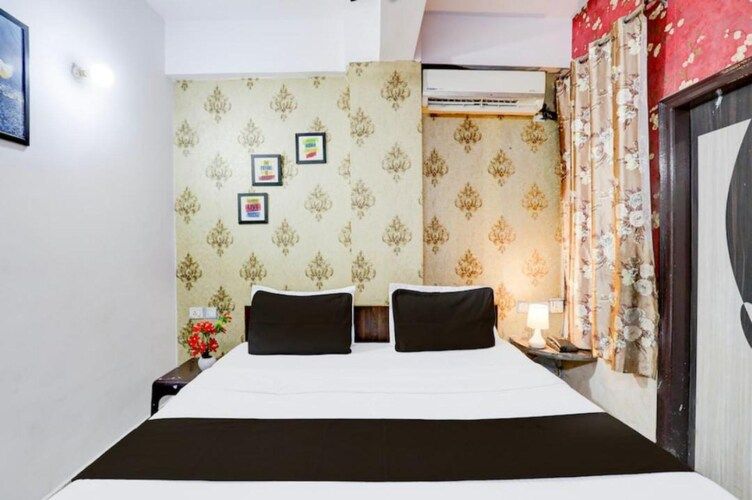 Hotel Pluto Deluxe Room 3