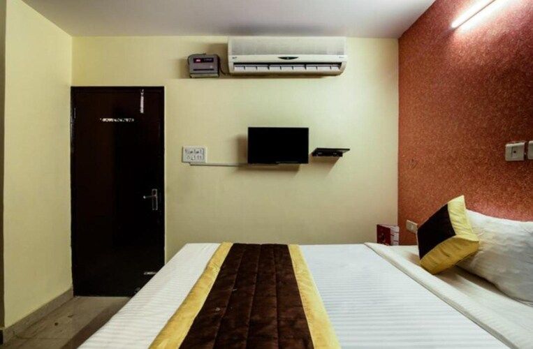 Hotel Pluto Deluxe Room 7