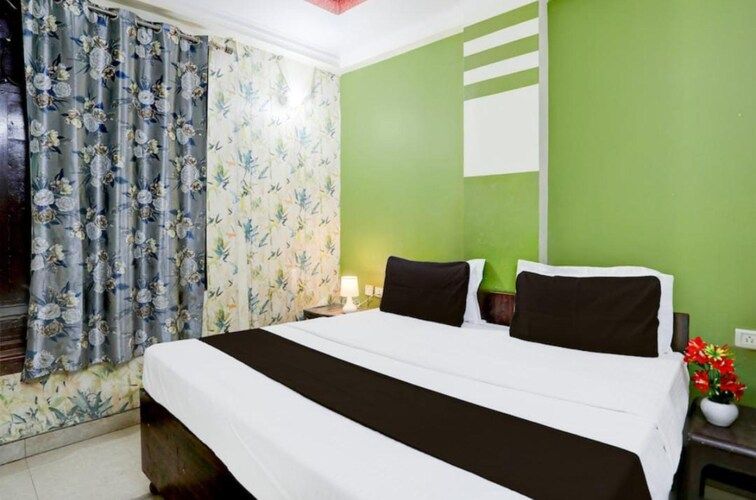 Hotel Pluto Deluxe Room