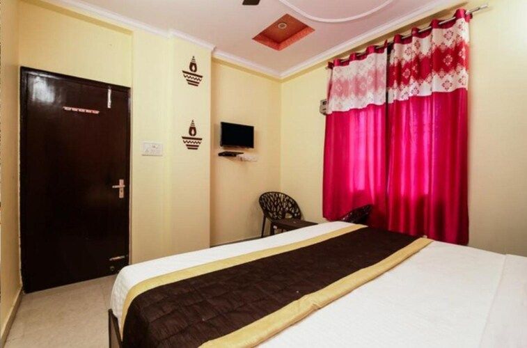 Hotel Pluto Deluxe Room 6