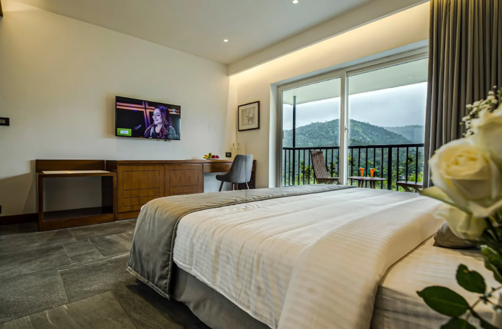 THE VIOLET THEKKADY Deluxe Room 2