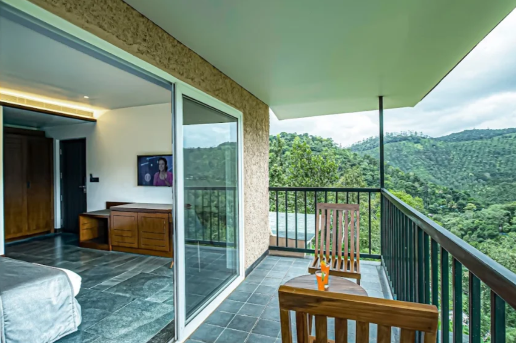 THE VIOLET THEKKADY Deluxe Room 3