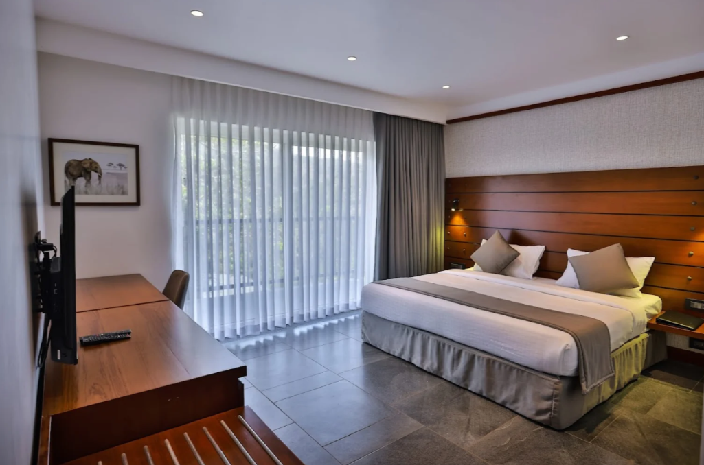 THE VIOLET THEKKADY Deluxe Room