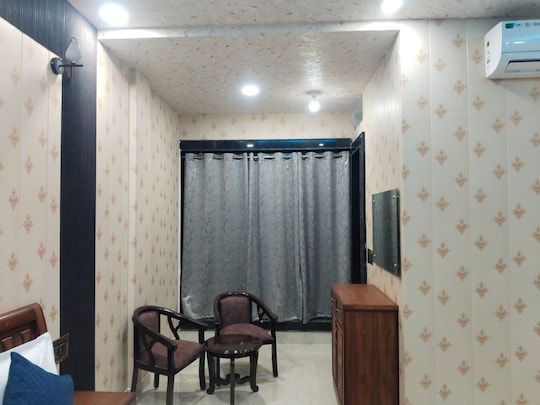 Hotel Tejasva Deluxe Room 4