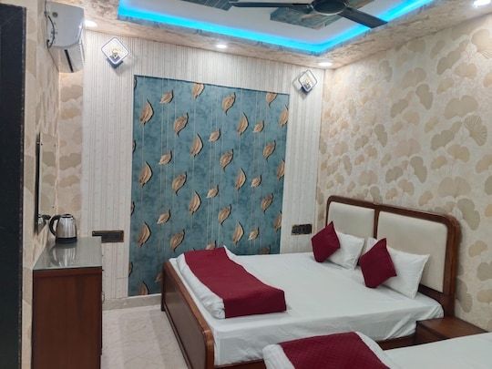 Hotel Tejasva Deluxe Room 2