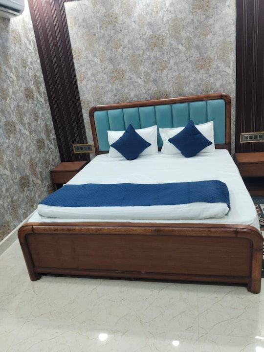 Hotel Tejasva Deluxe Room 10