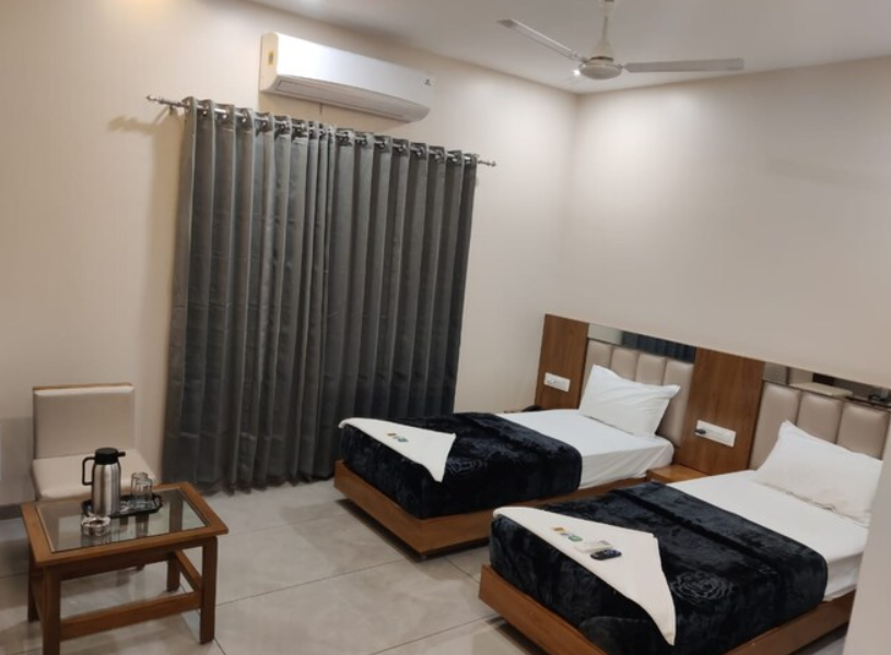 HOTEL SARVOTTAM Executive Room Twin Bed 2