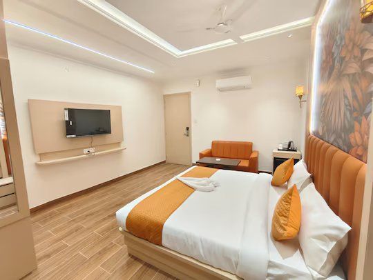 Hotel Anand Continental Deluxe Room 3