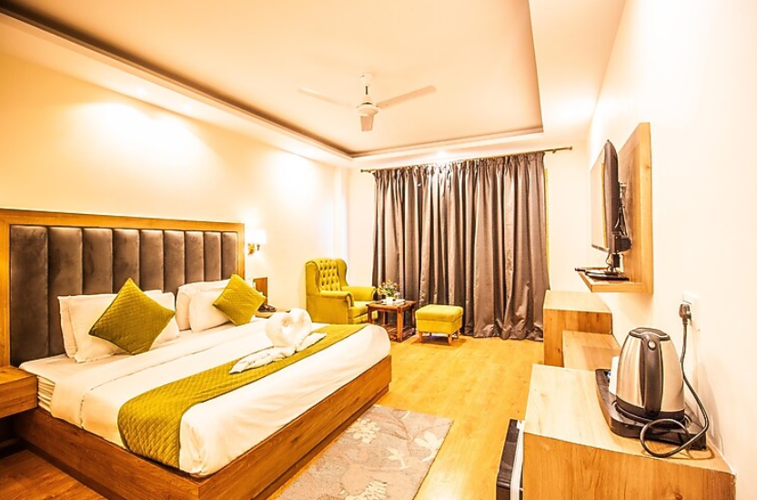 Vipasha Resort Luxury King Bed Room with Mountain view balcony 2