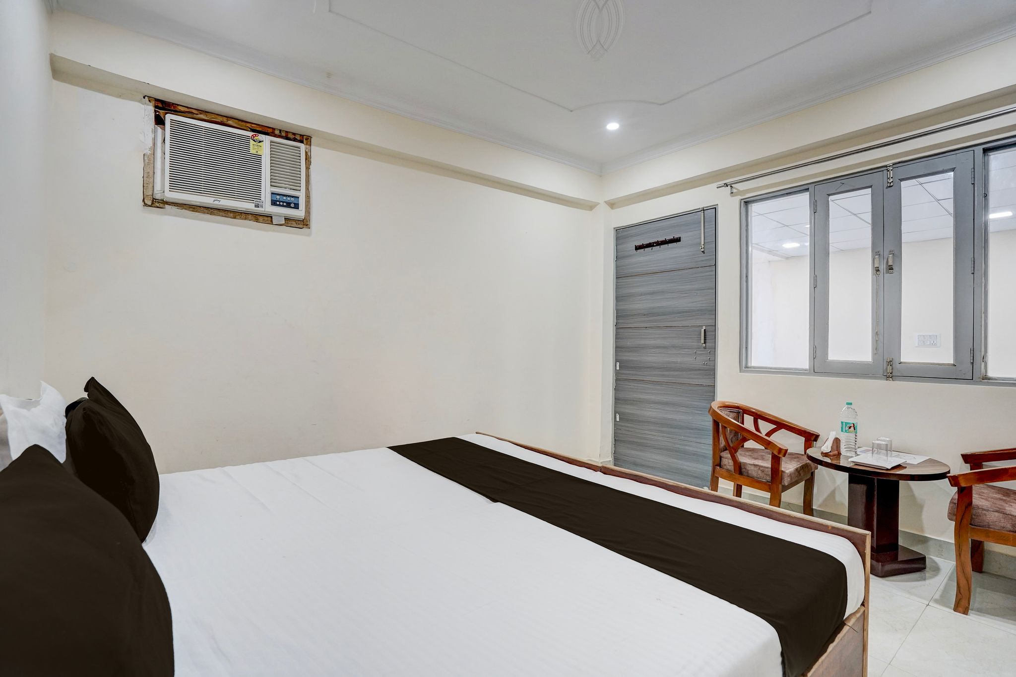 Hotel O Jagdamba Homestay  Hotel & Guest House Classic 4