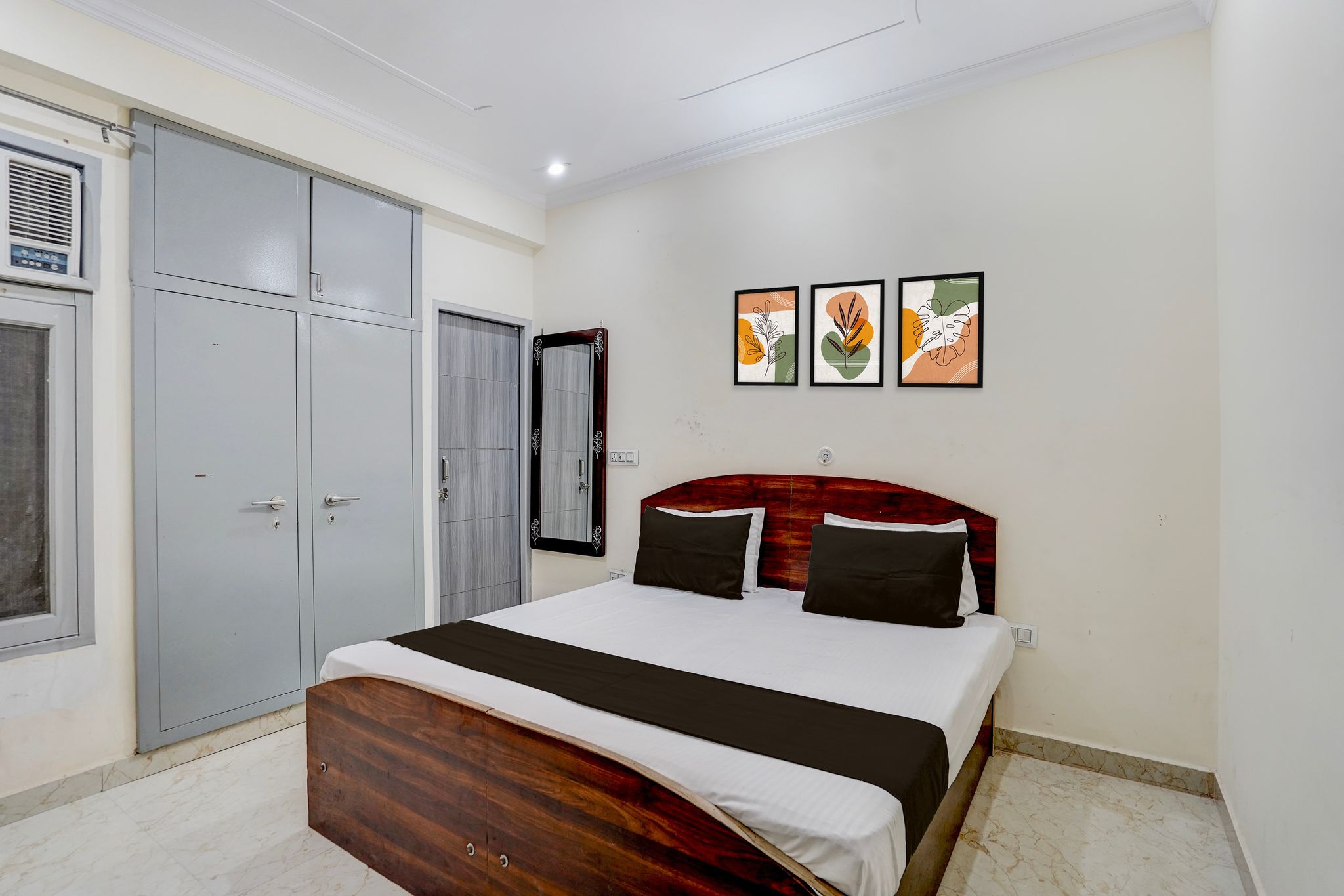 Hotel O Jagdamba Homestay  Hotel & Guest House Classic 3