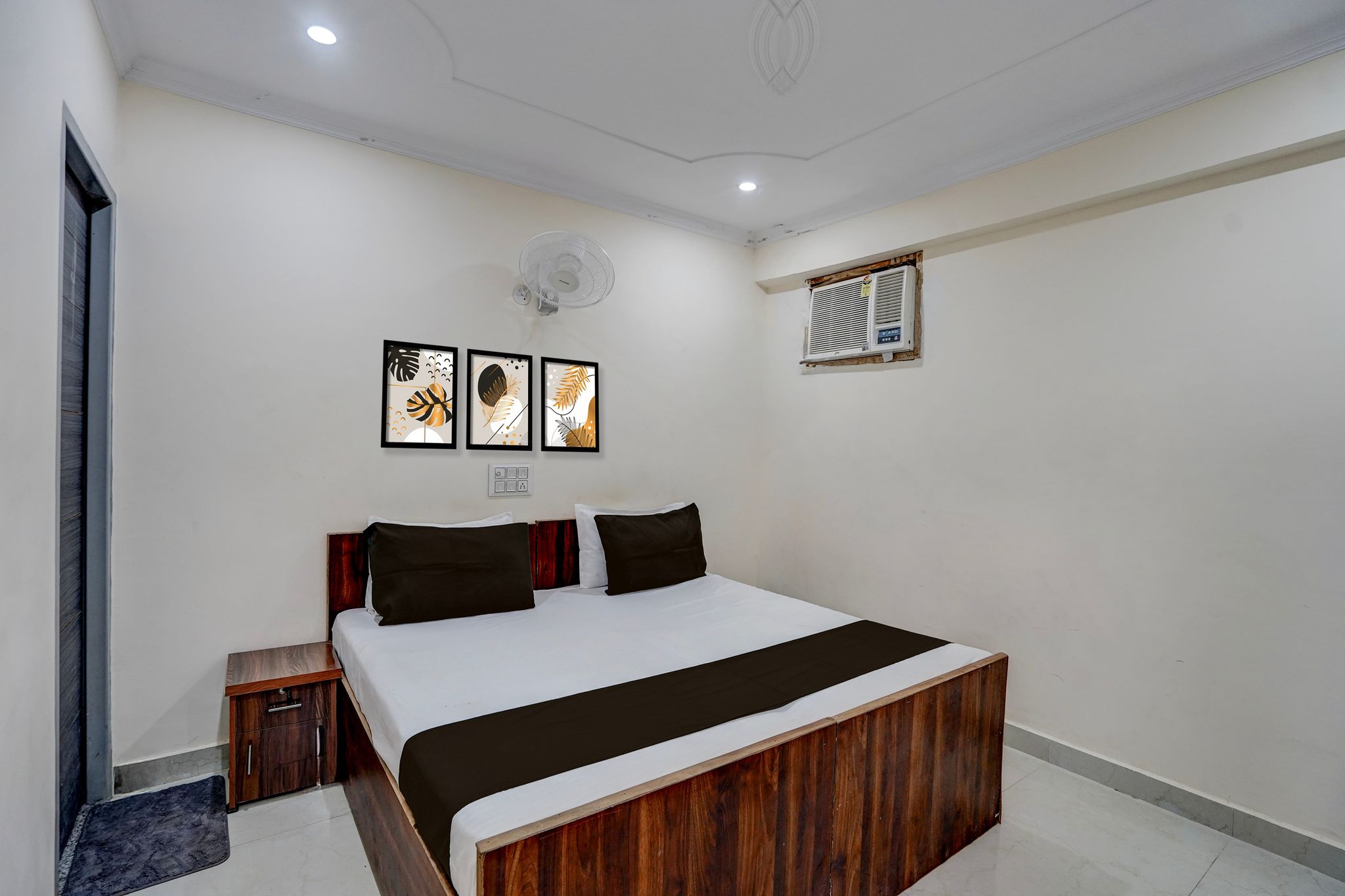 Hotel O Jagdamba Homestay  Hotel & Guest House Classic 10