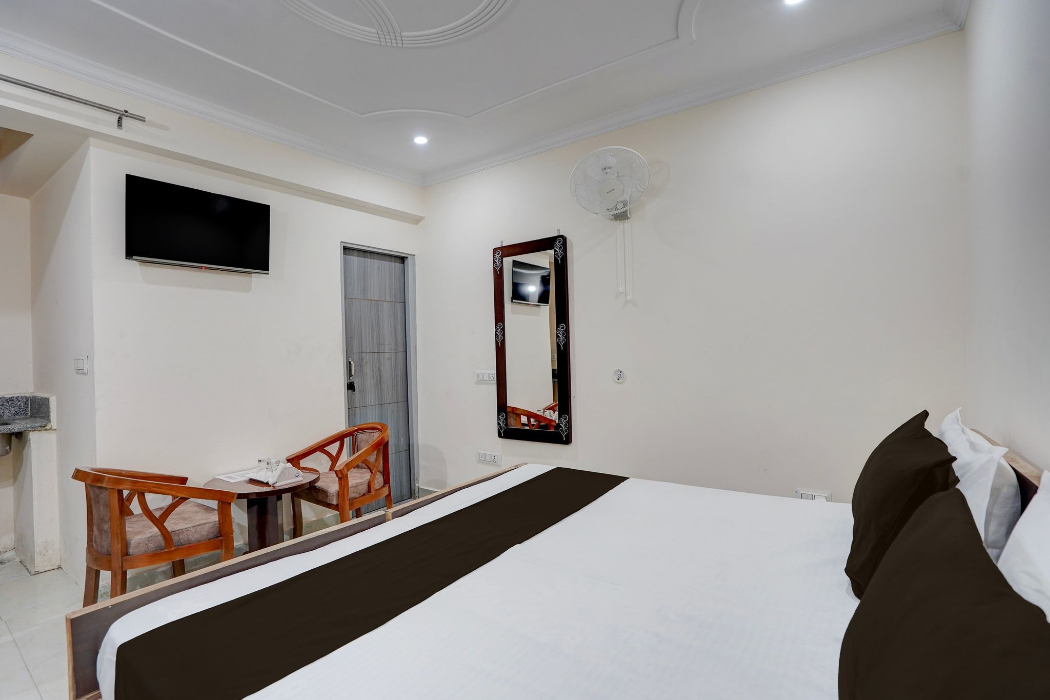 Hotel O Jagdamba Homestay  Hotel & Guest House Classic 8