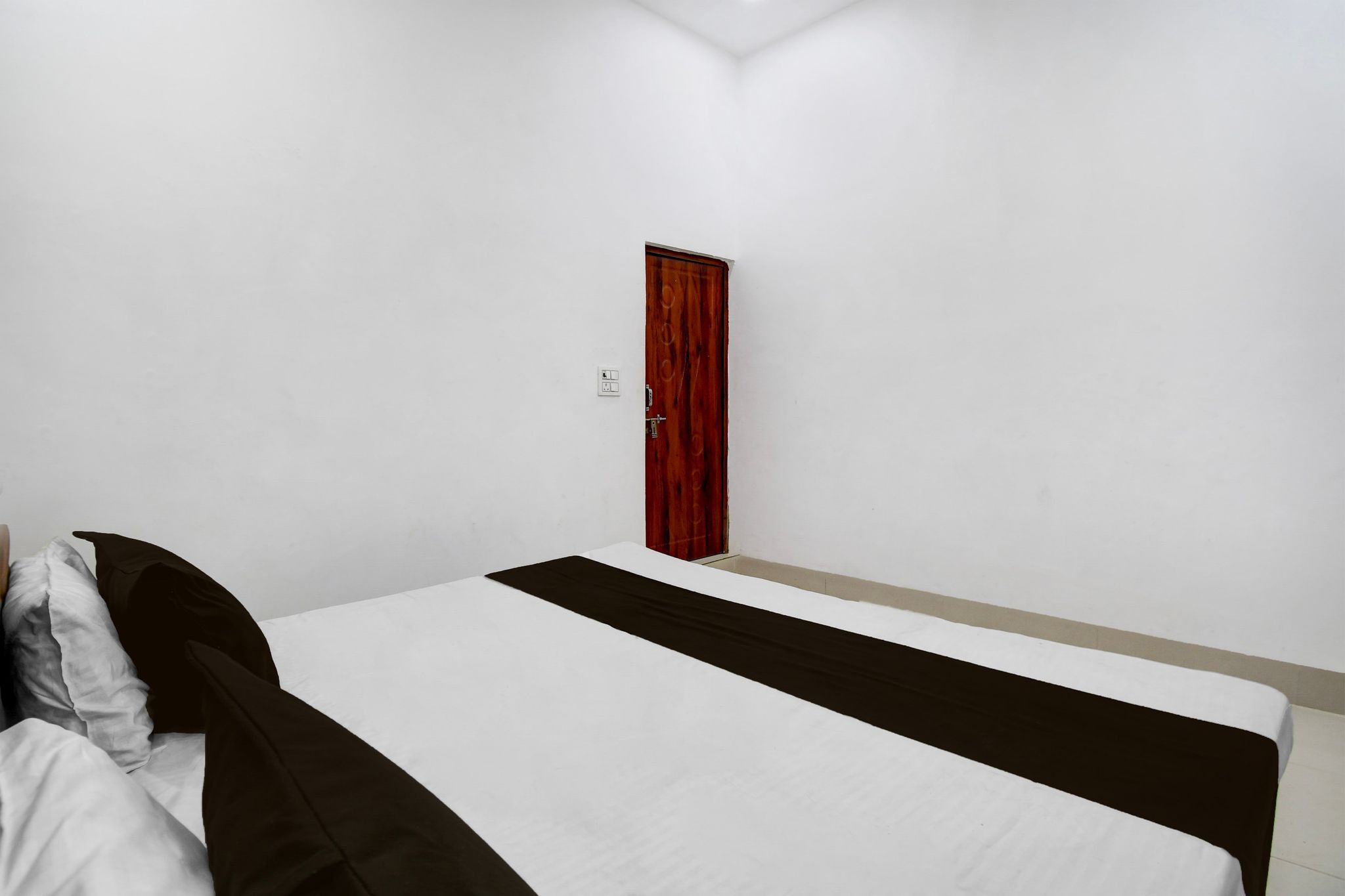 SPOT ON Royal Hotel SPOT ON NON-AC 2