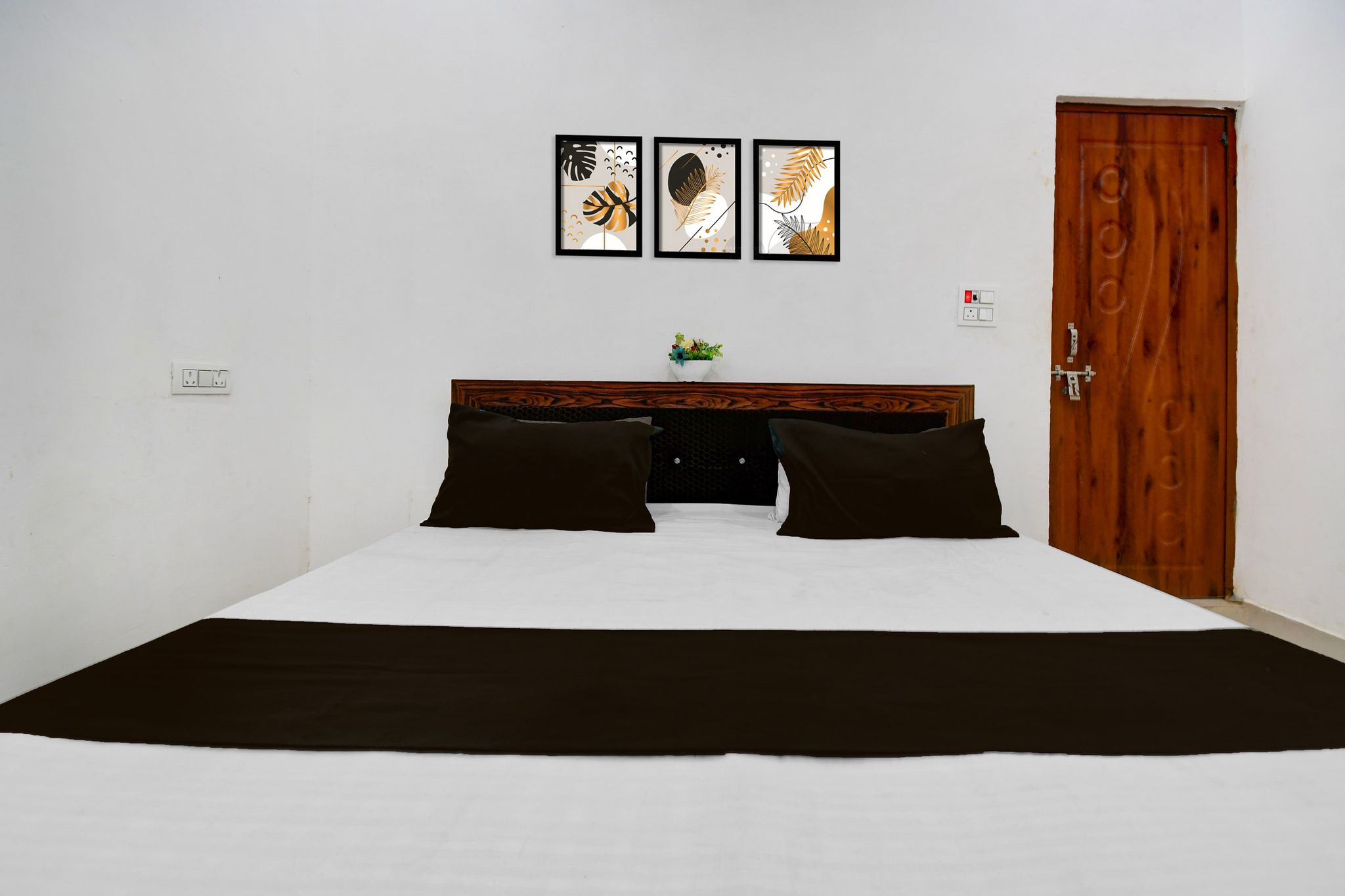 SPOT ON Royal Hotel SPOT ON NON-AC 5