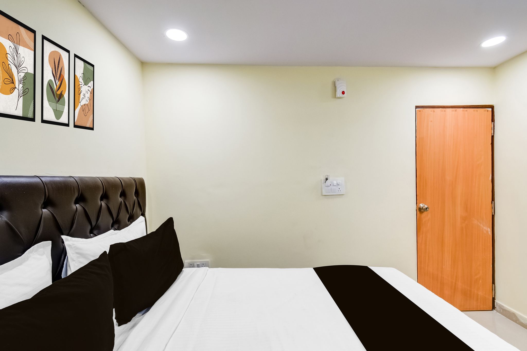 Hotel O R Square NARSINGI Classic 8