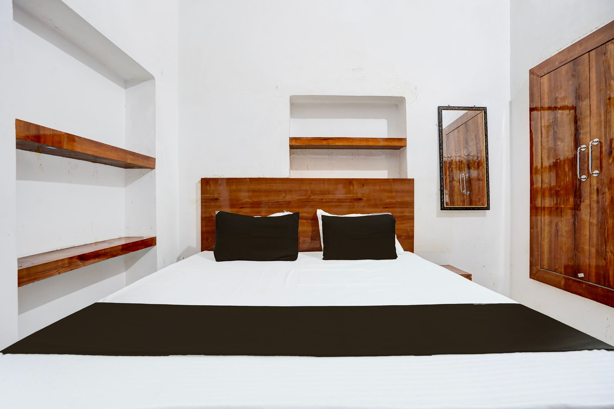 SPOT ON Manjuvilla Classic 14