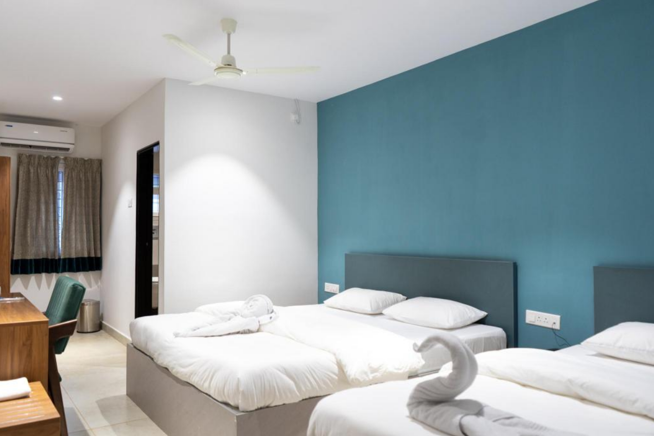 Deluxe Triple Bed AC Room