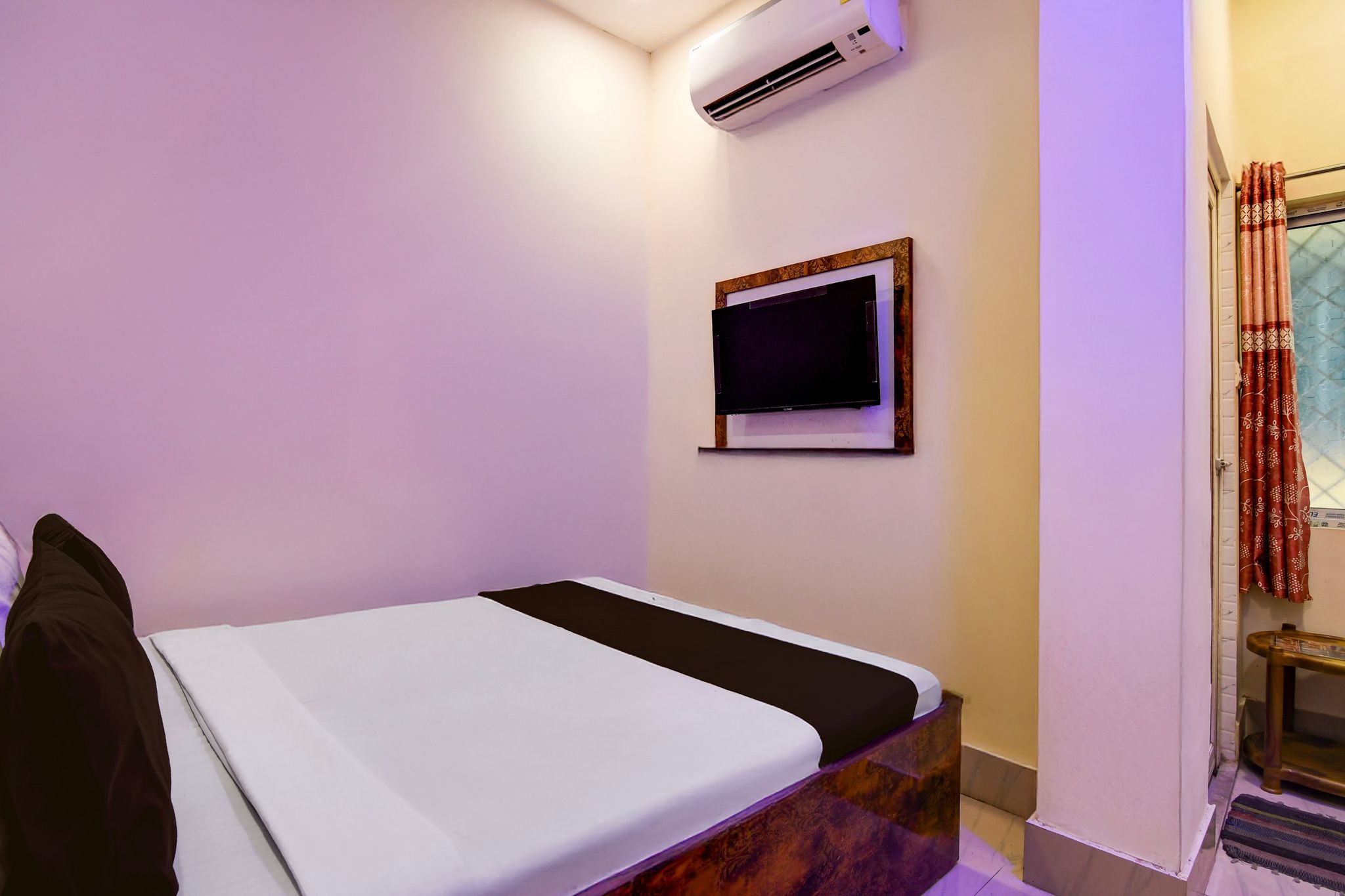 Hotel O Vedika Acropolis Mall Classic 8