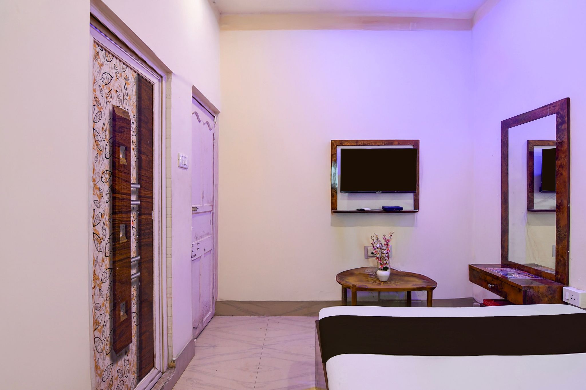 Hotel O Vedika Acropolis Mall Classic 6