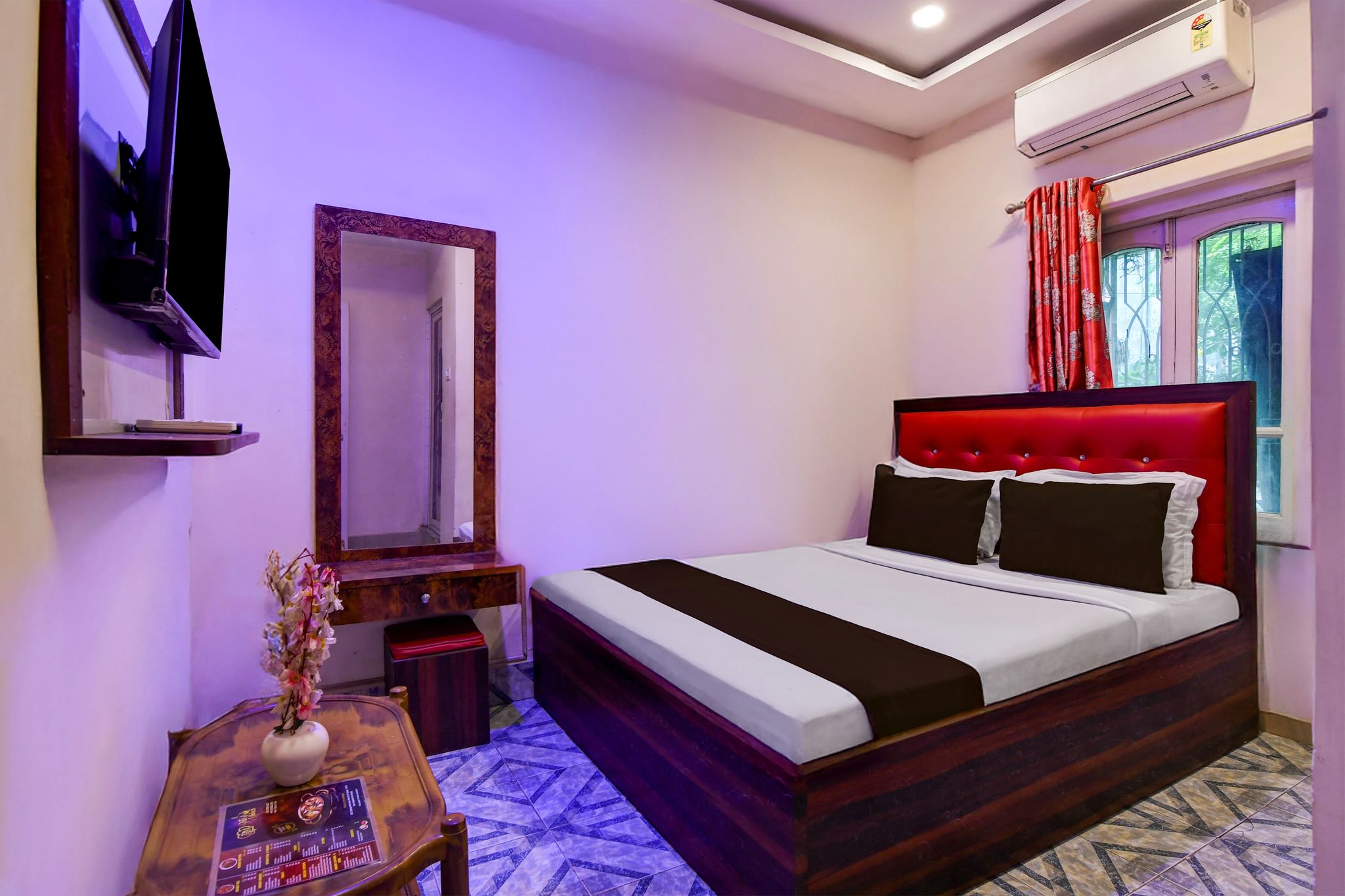 Hotel O Vedika Acropolis Mall Classic 11