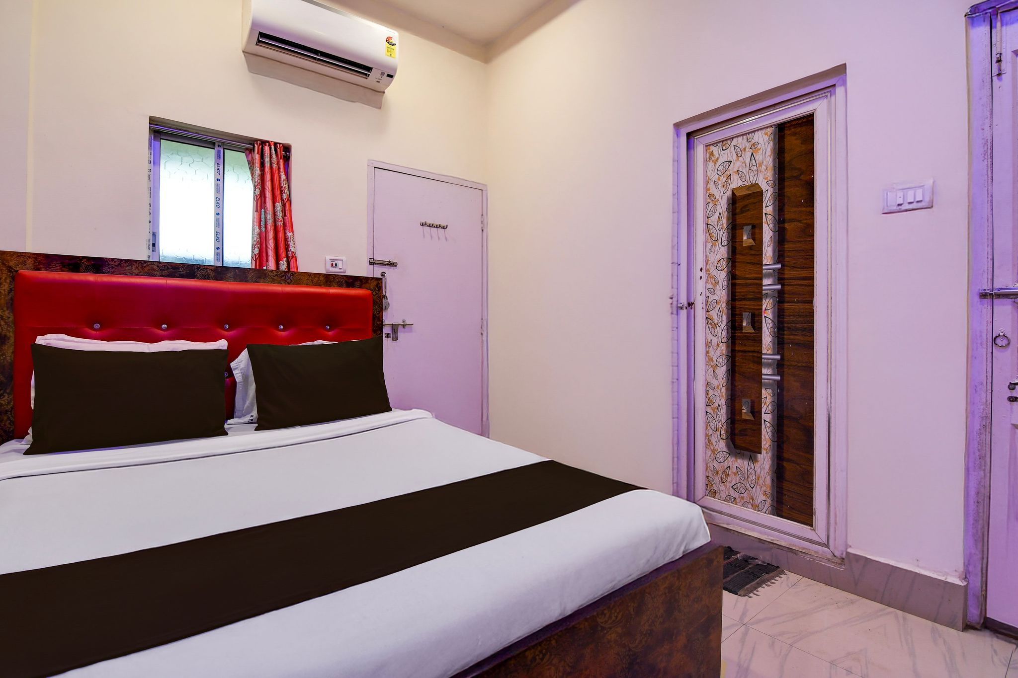 Hotel O Vedika Acropolis Mall Classic 4