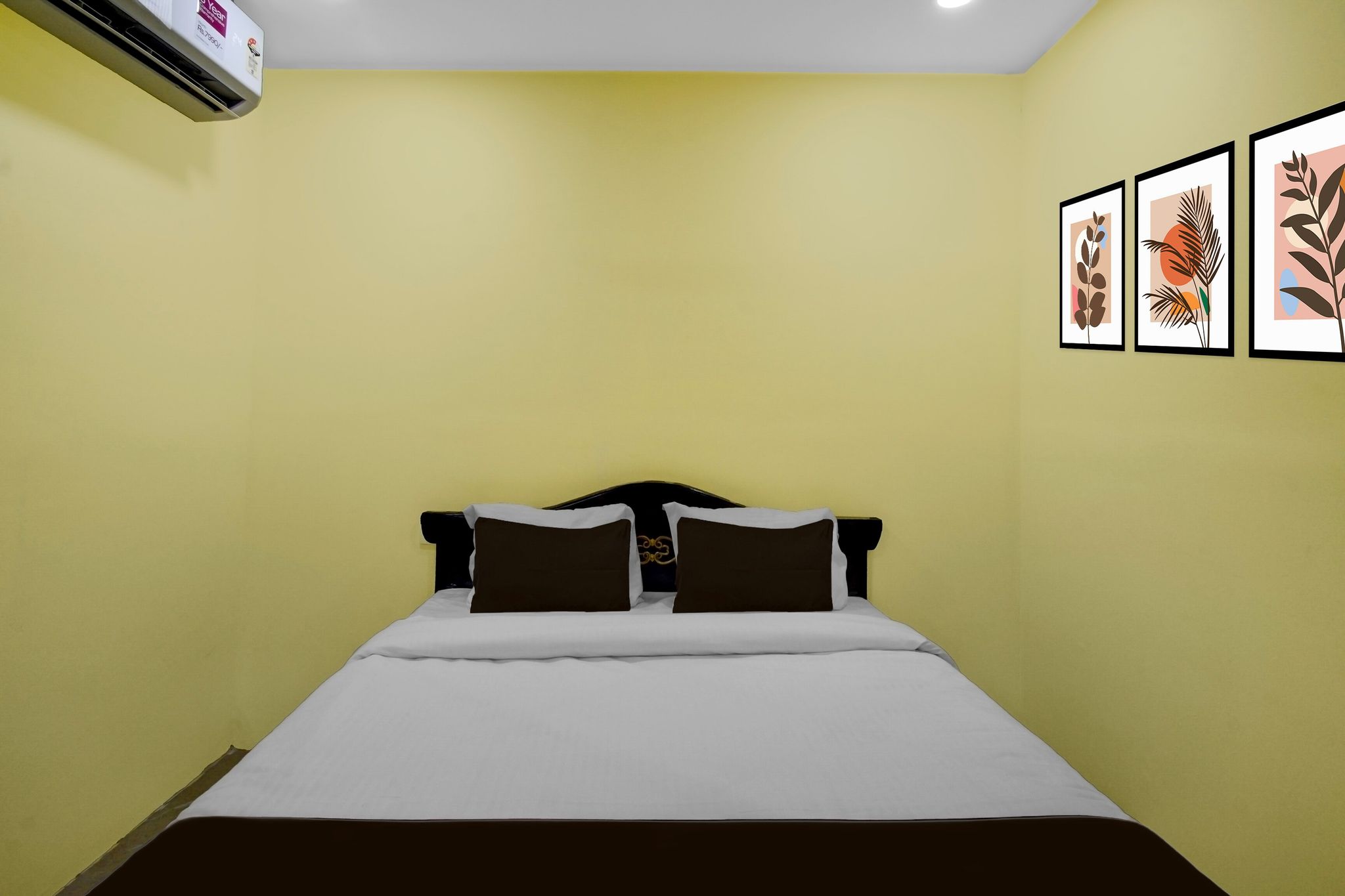 Hotel O Royal Plaza Classic 12