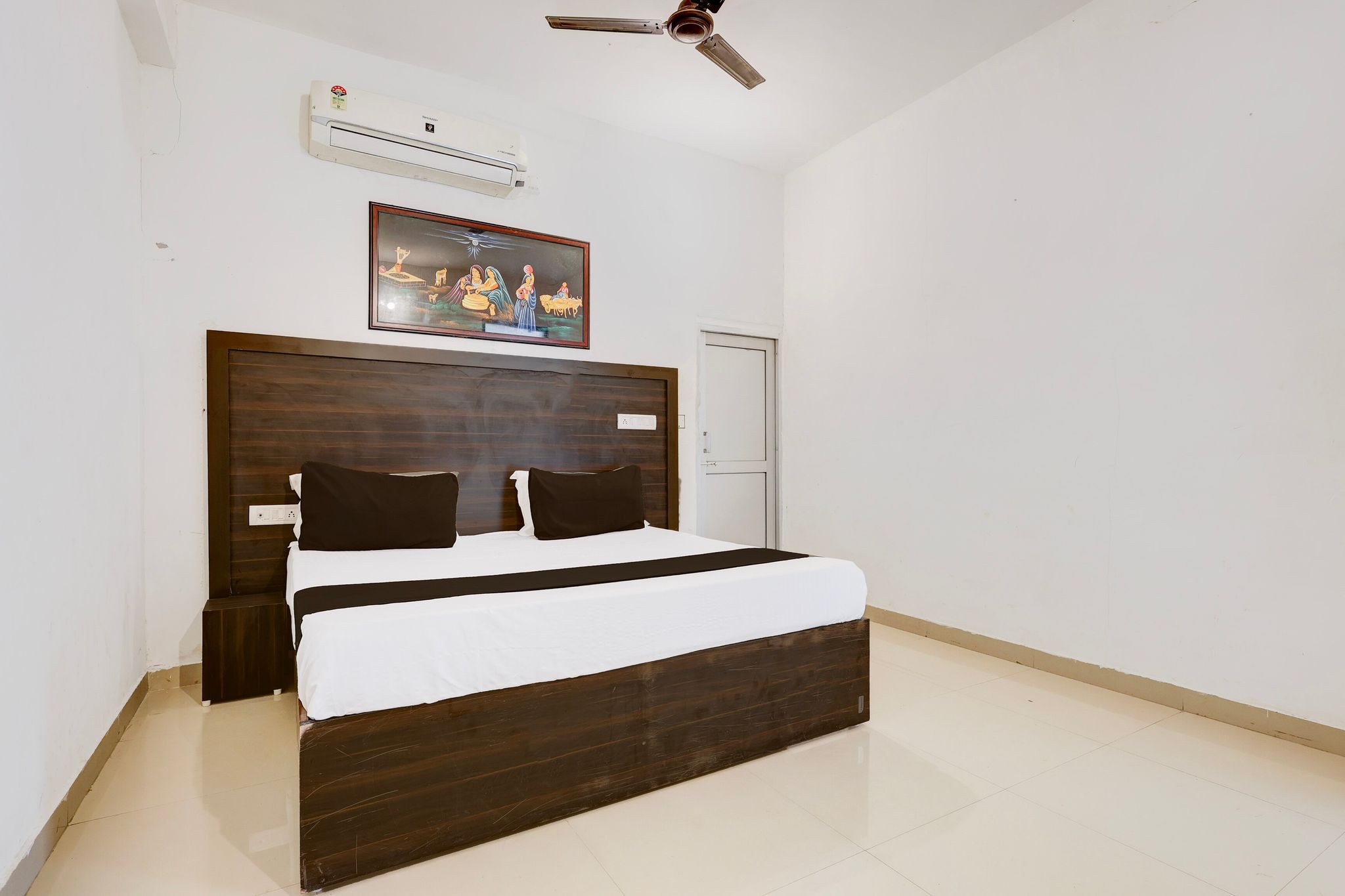 Hotel O Royal Classic 11