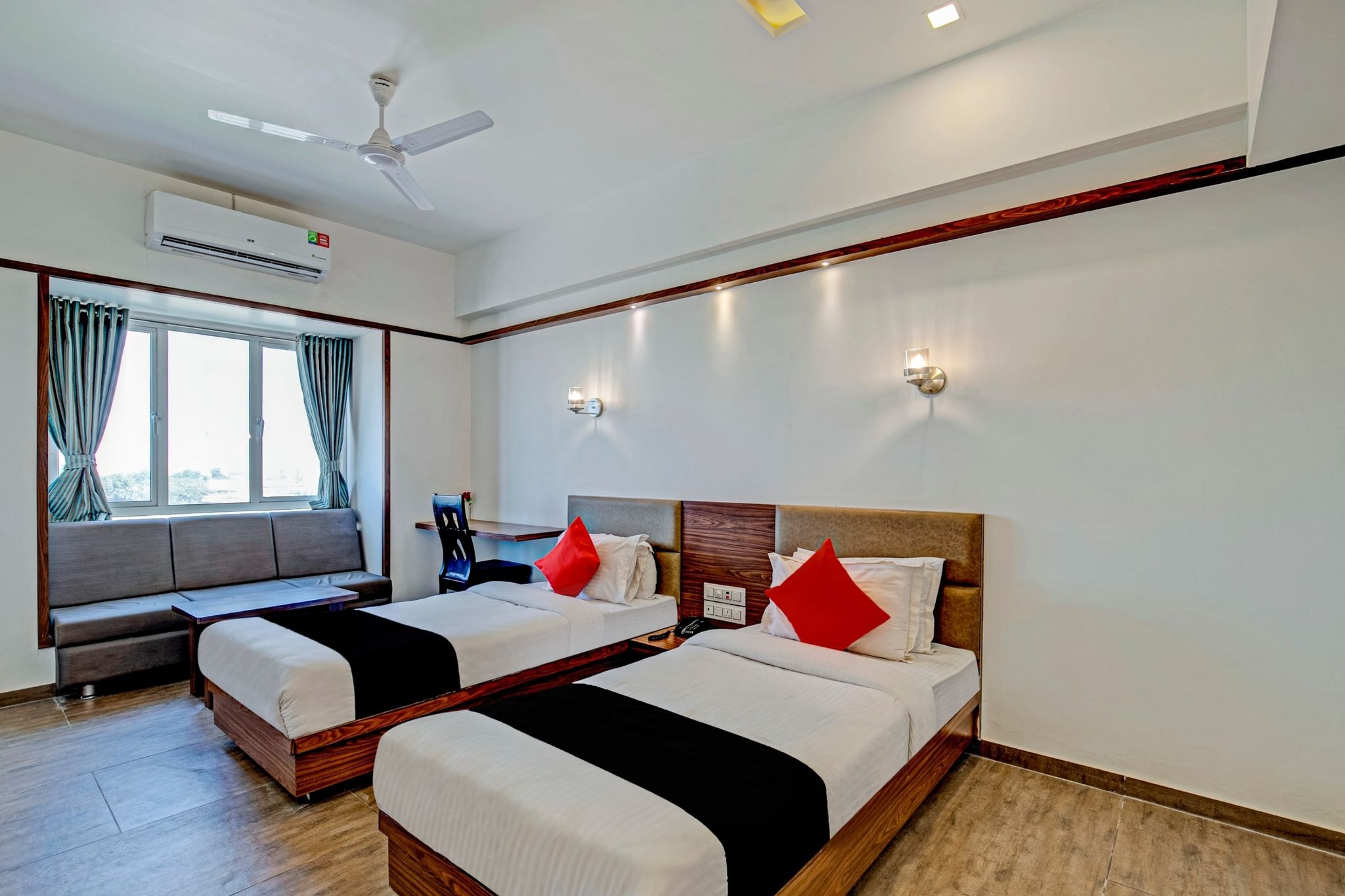 Hotel O The Grand Imperial Restaurant & Hotel Dhuva Railway station Classic 2