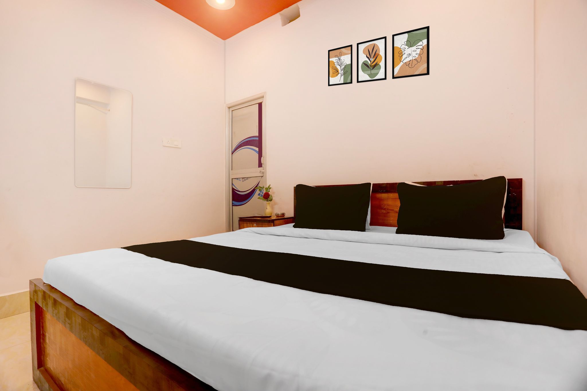 Hotel O Royal Inn Classic 24