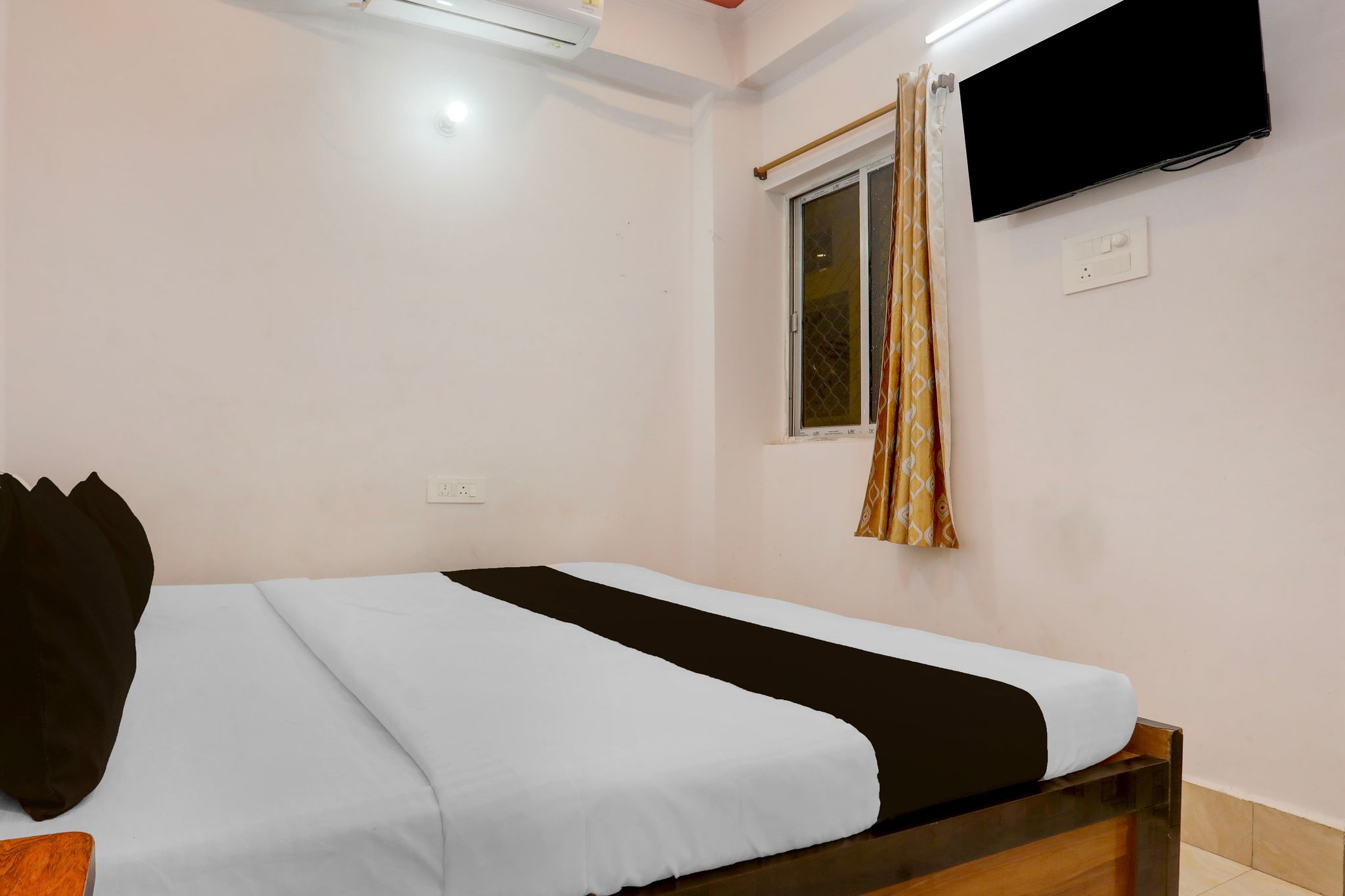 Hotel O Royal Inn Classic 30