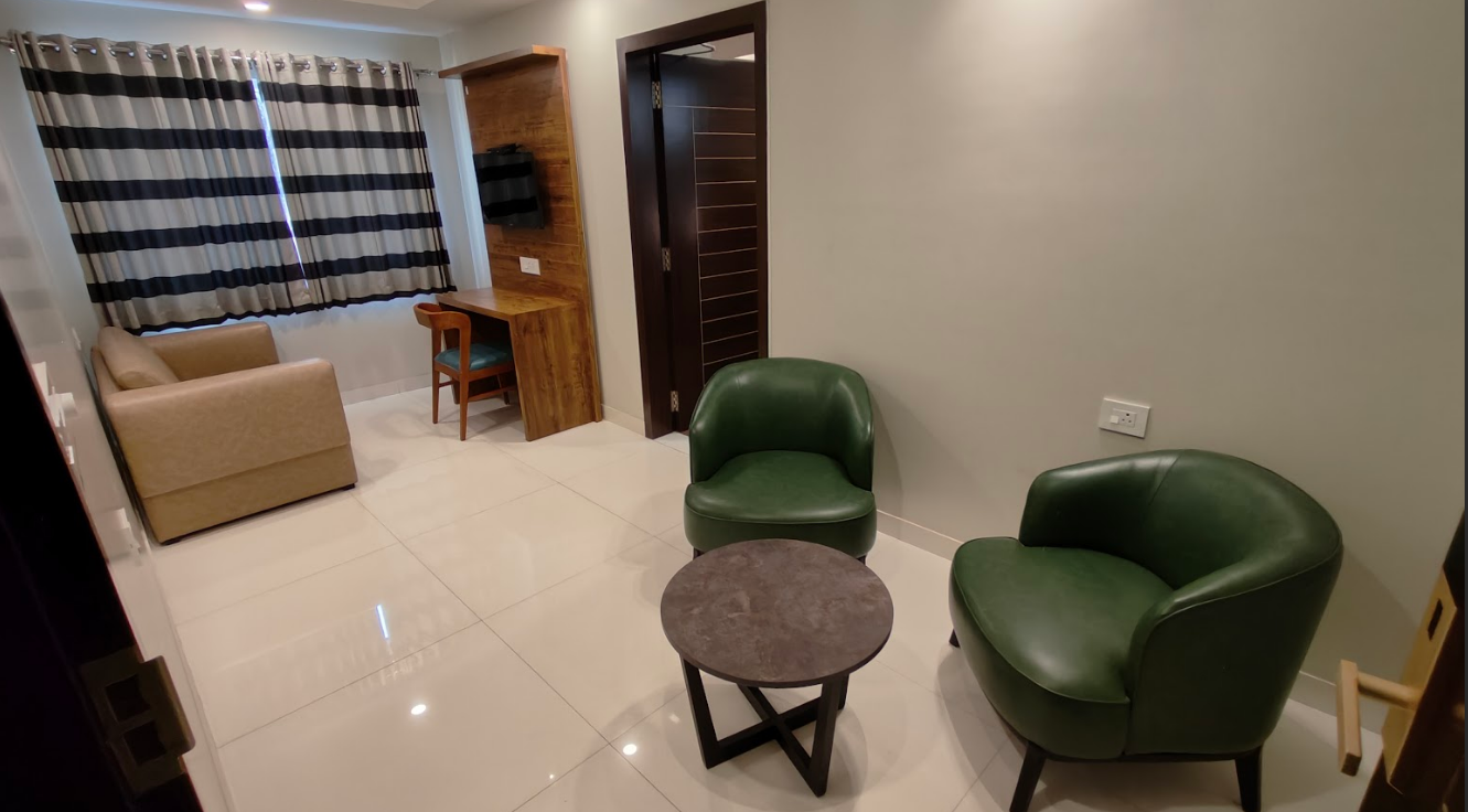 Hotel G R T Square Suite Room 5