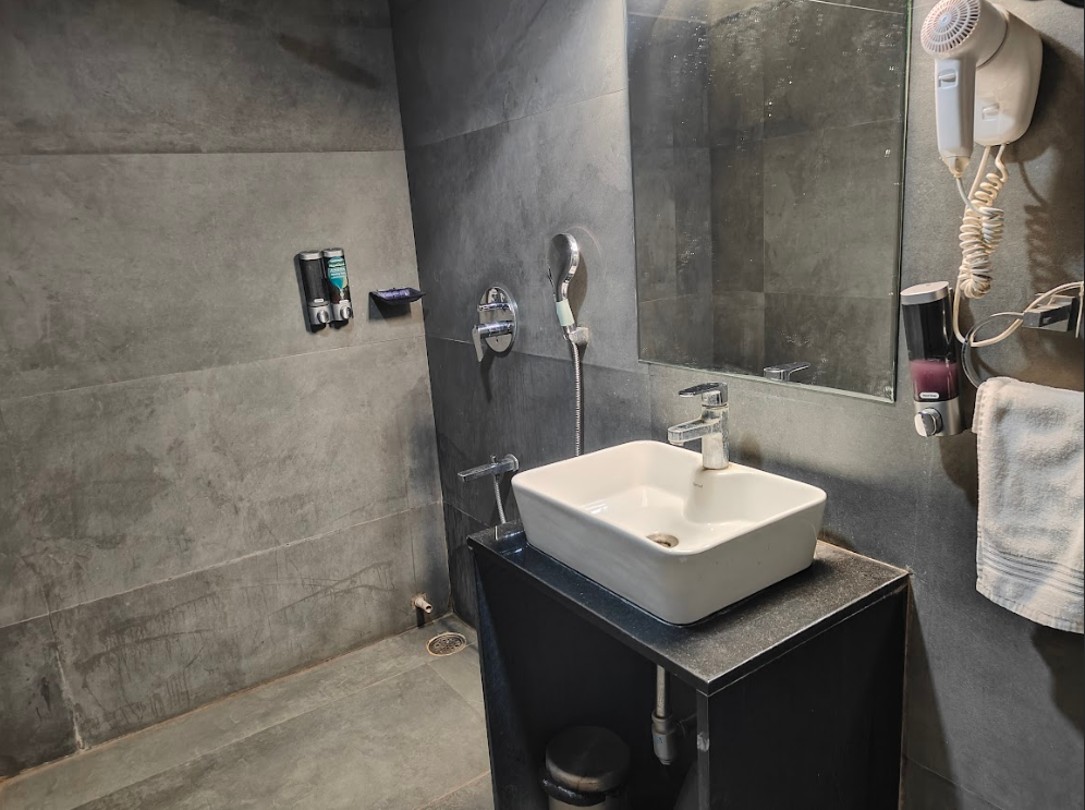 Hotel G R T Square Deluxe AC Room 7