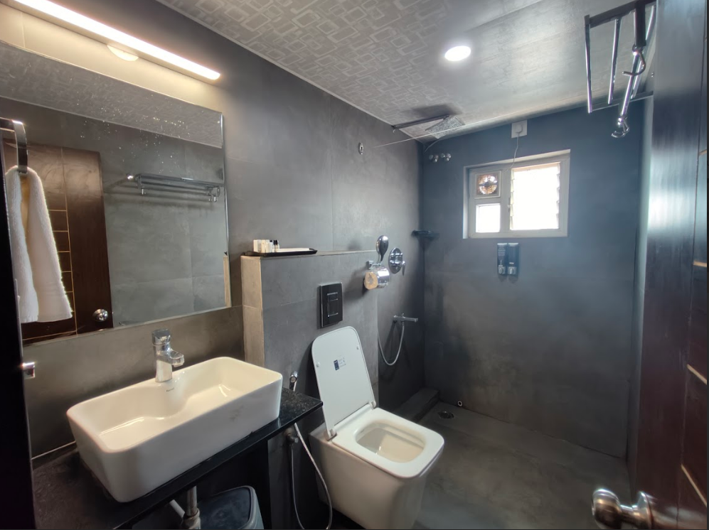 Hotel G R T Square Suite Room 9