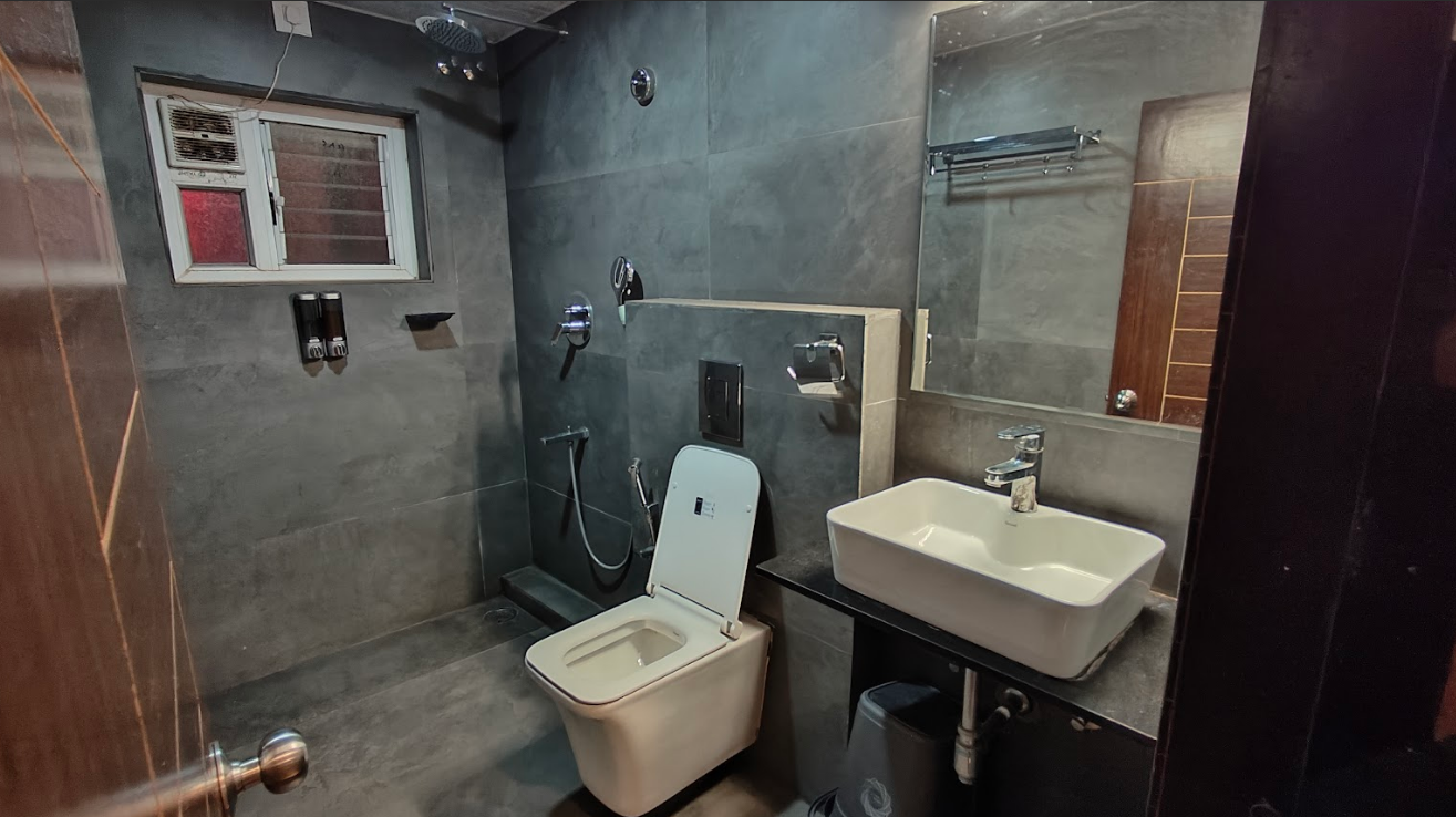 Hotel G R T Square Double AC Room 4