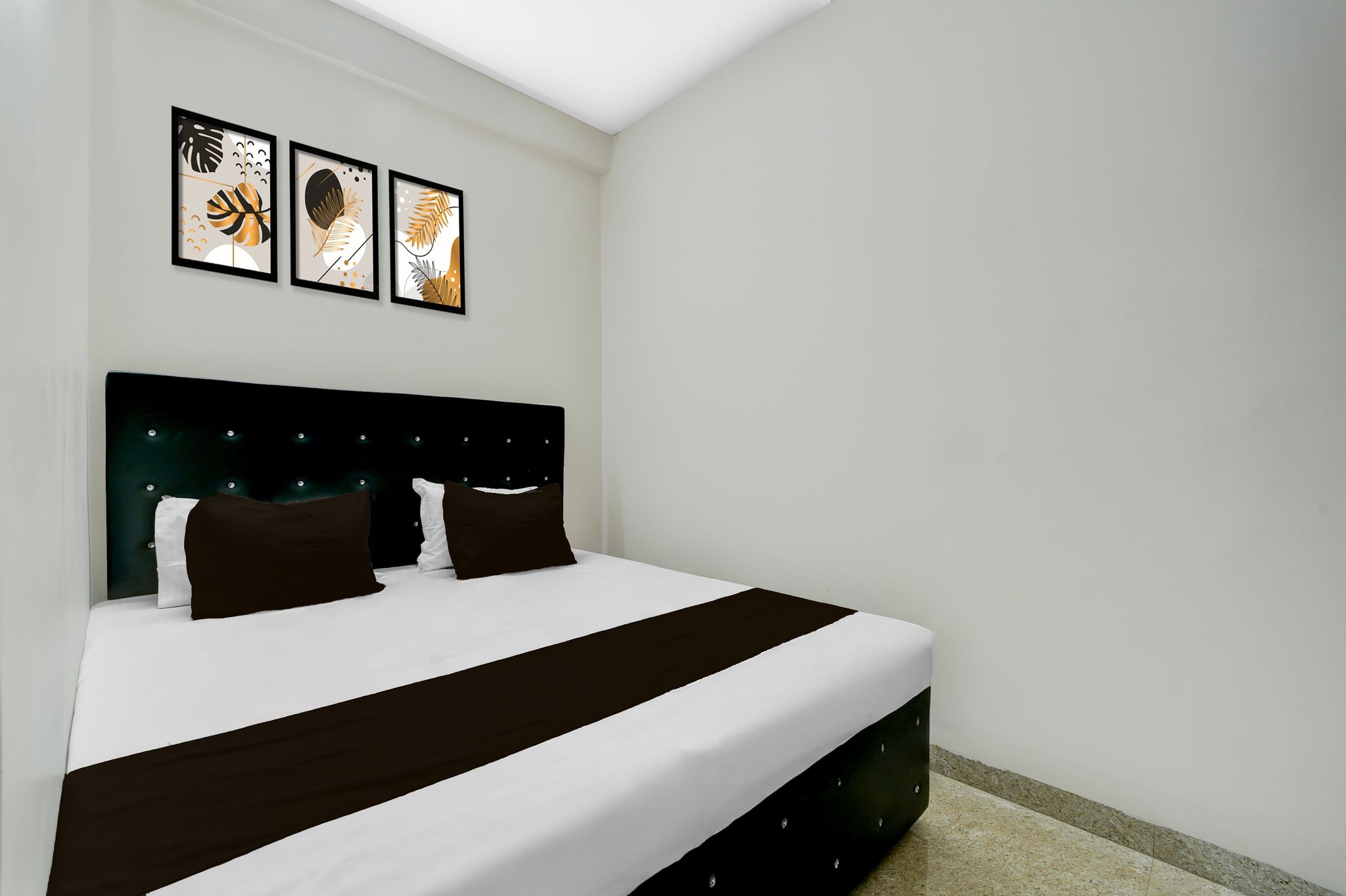 Hotel O Royal Inn Home Stay Classic 12